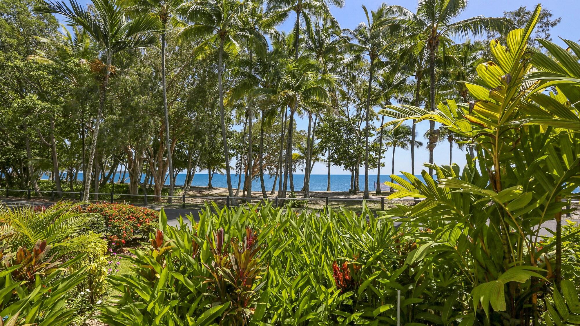 Agincourt Beachfront Apartments Clifton Beach Exterior photo